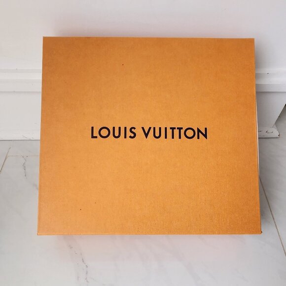 Brown LV towel Women's Large Tote - Picture 7 of 7